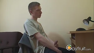 James is looking for game on the internet.